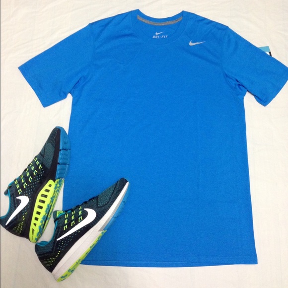 Men's Nike Tee - Picture 2 of 3
